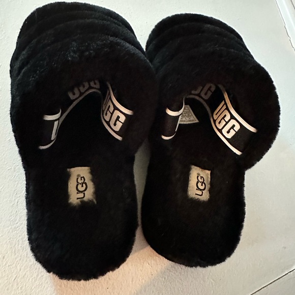 Women’s size 9 Black Ugg sandal with strap. - Picture 4 of 9
